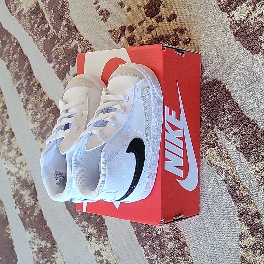 Nike white blazer sneakers 7C